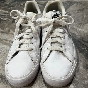 Womens Nike leather sneakers tennis shoes size 9